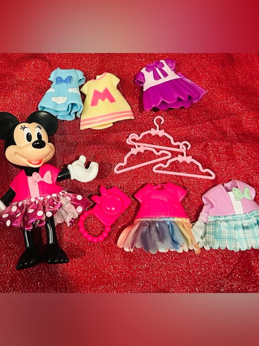 Minnie Mouse Toy w/ Dress-Up Set outfits camera clothes hangars